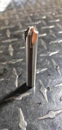 DESCRIPTION: (1) SOLID CARBIDE CORNER RADIUS BRAND/MODEL: HERTEL 74126731 RETAIL$: 74.68 SIZE: 3/32" RADIUS 3/8 DIA QTY: 1