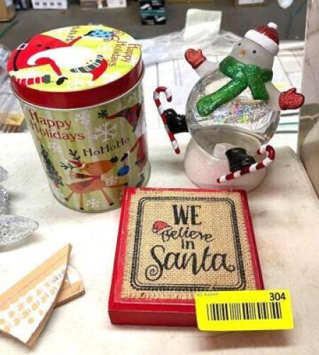 ASSORTED HOLIDAY DECORATIONS