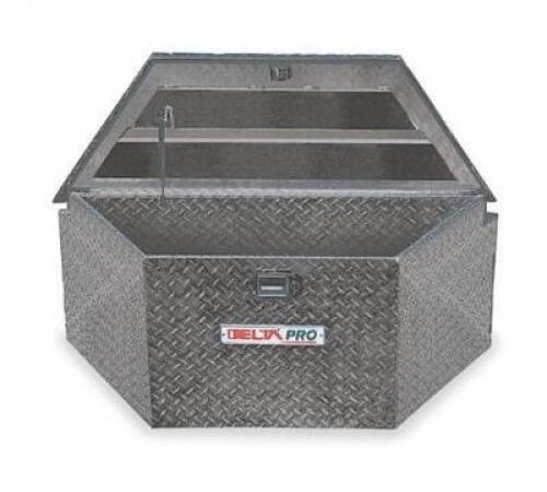 DESCRIPTION: (1) TRAILER TONGUE BOX BRAND/MODEL: CRESCENT JOBOX/416002 INFORMATION: BLACK/CAPACITY: 6.1 CU-FT/DIAMOND TREAD RETAIL$: 159.13 SIZE: 18-1