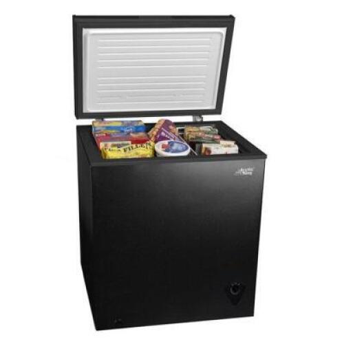 DESCRIPTION: (1) CHEST FREEZER BRAND/MODEL: ARCTIC KING/ARC050S0ARBB INFORMATION: BLACK/CAPACITY: 5 CU-FT RETAIL$: 254.88 SIZE: 24.9"L X 21.7"W X 33.5