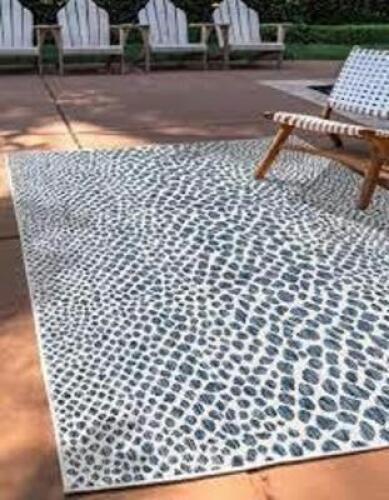 DESCRIPTION: (1) OUTDOOR RUG BRAND/MODEL: JILL ZARIN CAPE TOWN #3152785 INFORMATION: BLUE RETAIL$: $140.00 EA SIZE: 2X3 QTY: 1
