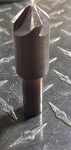 DESCRIPTION: (1) HSS COUNTERSINK BRAND/MODEL: HERTEL 89329726 RETAIL$: 45.62 SIZE: 3/4" HEAD DIA, 1/2" SD 100 DEG QTY: 1