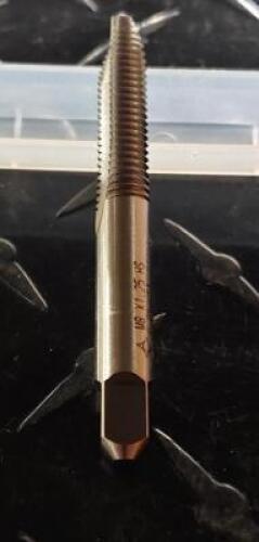 DESCRIPTION: (1) HSS METRIC CORSE SPIRAL POINT PLUG CHAMFER TAP BRAND/MODEL: CLEVELAND 71356026 RETAIL$: $16.95 SIZE: M8X1.25 QTY: 1