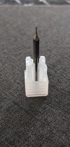 DESCRIPTION: (1) SOLID CARBIDE SQ. END MILLL BRAND/MODEL: KENNAMETAL 1272883 RETAIL$: $N 22.95 SIZE: 1/32" DIA 5/64" LOC 1/8" SD QTY: 1