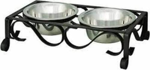 DESCRIPTION: (1) LAYTON DINNER DOG BOWL SET BRAND/MODEL: LOVING PETS BLACK LABEL INFORMATION: BLACK AND SILVER RETAIL$: $21.49 TOTAL SIZE: 1 PT QTY: 1
