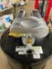 DESCRIPTION: (1) PNEUMATIC VACUUM HEAD BRAND/MODEL: GUARDAIR/N552BK INFORMATION: WITH 55 GAL BLACK DRUM/163 CFM/102 DBA RETAIL$: 1,434.49/DRUM: $204.7 - 4