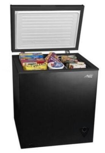 DESCRIPTION: (1) CHEST FREEZER BRAND/MODEL: ARCTIC KING/ARC050S0ARBB INFORMATION: BLACK/CAPACITY: 5 CU-FT RETAIL$: 197.00 SIZE: 24.9"L X 21.7"W X 33.5