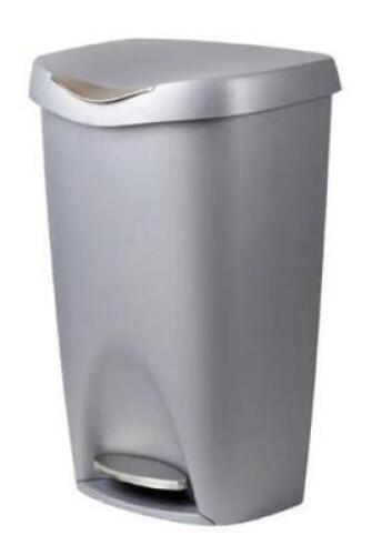 DESCRIPTION: (1) BRIM STEP CAN BRAND/MODEL: UMBRA/084200-410 INFORMATION: NICKEL-FINISH/MOLDED POLYPROPYLENE RETAIL$: 45.59 SIZE: 13 GAL [25-1/2" X 17