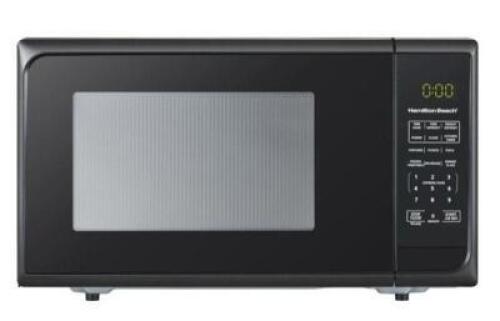 DESCRIPTION: (1) MICROWAVE OVEN BRAND/MODEL: HAMILTON BEACH/EM925CE-P1 INFORMATION: MATTE BLACK/CAPACITY: 0.9 CU-FT RETAIL$: 65.55 SIZE: 19.11"L X 14.