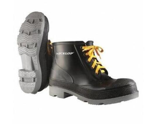 DESCRIPTION: (1) RUBBER BOOT BRAND/MODEL: DUNLOP/861031333 INFORMATION: BLACK/POLYURETHANE/PLAIN TOE RETAIL$: 33.50 SIZE: SIZE: 13 QTY: 1