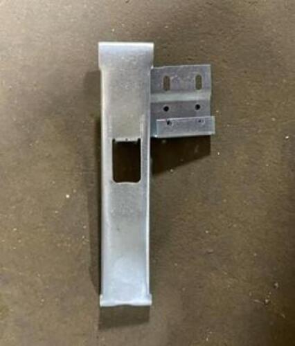 DESCRIPTION: (2) PACKS OF (40) CEILING COMPASSO SUSPENSION TRIM BRAND/MODEL: USG/90133628 INFORMATION: GALVANIZED/ATTACHMENT CLIPS SIZE: 8"L QTY: 2