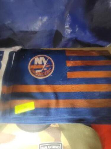 DESCRIPTION: (5) RALLY TOWELS BRAND/MODEL: NY ISLANDERS QTY: 5