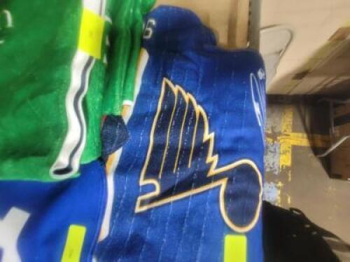 DESCRIPTION: (5) RALLY TOWELS BRAND/MODEL: ST. LOUIS BLUES QTY: 5