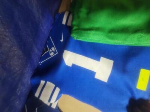 DESCRIPTION: (5) RALLY TOWELS BRAND/MODEL: YALE COLLEGE QTY: 5