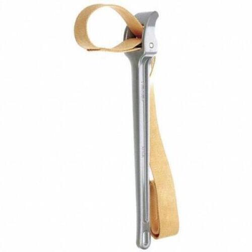 DESCRIPTION: (1) STRAP WRENCH BRAND/MODEL: RIDGID #25XD20 RETAIL$: 150 SIZE: 12 IN OUTSIDE DIAMETER HANDLE LENGTH 18" STRAP WIDTH 1-3/4 IN QTY: 1