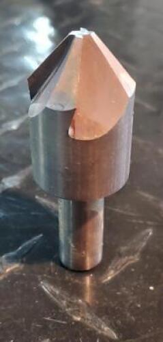 DESCRIPTION: (1) HSS COUNTERSINK BRAND/MODEL: HERTEL 89329981 RETAIL$: 74.54 SIZE: 1" HEAD 1/2" SD QTY: 1