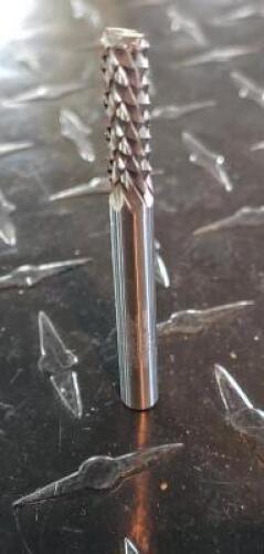 DESCRIPTION: (1) SOLID CARBIDE END MILL POINT DIAMOND PATTERN ROUTER BIT BRAND/MODEL: ACCUPRO 71176648 RETAIL$: 38.99 SIZE: 1/4" DIA 3/4" LOC QTY: 1