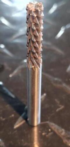 DESCRIPTION: (1) BURR-END DIAMOND PATTERN ROUTER BIT BRAND/MODEL: ACCUPRO 71176531 RETAIL$: 28.97 SIZE: 5/16" DIA 1" LOC QTY: 1