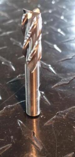 DESCRIPTION: (1) HSS SQ. END MILL BRAND/MODEL: NIAGARA N35139 RETAIL$: 62.87 SIZE: 27/64" DIA 1" LOC 3/8" SD QTY: 1