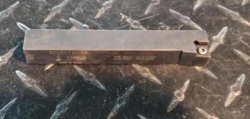 DESCRIPTION: (1) POSITIVE 80DEG DIAMOND TOOL HOLDER BRAND/MODEL: DORIAN SCL CL 10-3B RETAIL$: 62.23 SIZE: 3/8"IC 5/8" SQ. SHANK QTY: 1