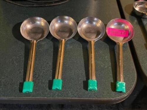DESCRIPTION: (4) SHORT HANDLE PORTION SERVERS. LOCATION: SEATING THIS LOT IS: SOLD BY THE PIECE QTY: 4