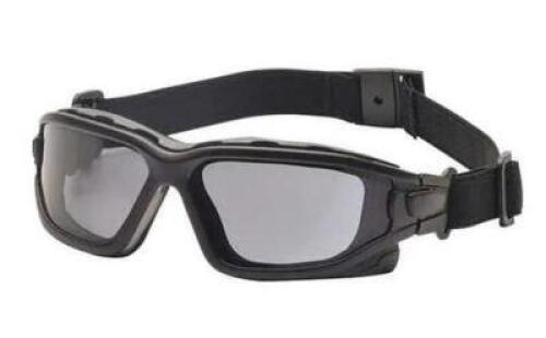 DESCRIPTION: (2) PACKS OF (12) SAFETY GLASSES BRAND/MODEL: PYRAMEX/SB7020SDNT INFORMATION: SCRATCH-RESISTANT/POLYCARBONATE LENS/ANTI-STATIC RETAIL$: 2