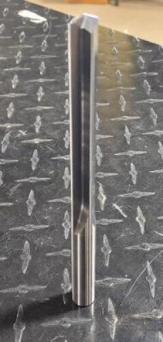 DESCRIPTION: (5) SOLID CARBIDE BORE DRILL INFORMATION: CJT 15405312 RETAIL$: $ 29.76 EA SIZE: 17/32" QTY: 5