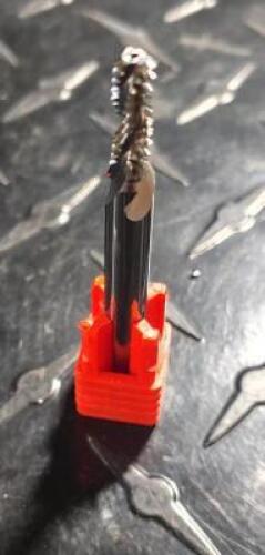 DESCRIPTION: (4) CARBIDE THREAD MILLS BRAND/MODEL: CARMEX/AMT 06048 C14 20 UN K20 RETAIL$: 170 SIZE: 1/4-20 UN QTY: 4