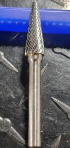 DESCRIPTION: (1) CARBIDE SINGLE CUT TAPER BURR BRAND/MODEL: ATRAX 85286946 RETAIL$: 43.61 SIZE: 3/8" CUT DIA 1/4" SD QTY: 1