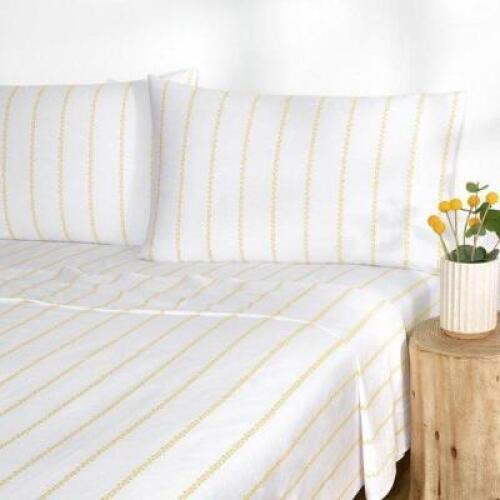DESCRIPTION: (1) FLORAL PINSTRIPE SHEET SET BRAND/MODEL: GAP HOME/2013PK0007 INFORMATION: YELLOW/DEEP POCKET/4-PIECES RETAIL$: $39.98 SIZE: FULL QTY: