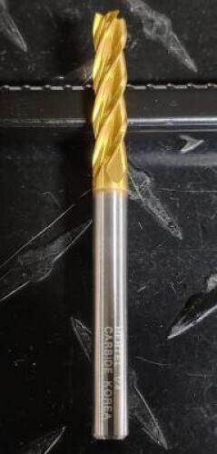DESCRIPTION: (2) SOLID CARBIDE SQ END MILL BRAND/MODEL: HERTEL 88250196 RETAIL$: $34.41 SIZE: 1/4" DIA 1-1/8" LOC QTY: 2