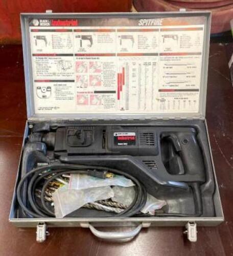 DESCRIPTION: 1" SDS ROTARY HAMMER BRAND/MODEL: BLACK + DECKER 5057 QTY: 1