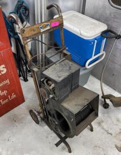 ASPHAULT MELTER AND APPLICATING MACHINE