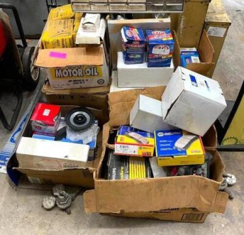 DESCRIPTION: ASSORTED AUTOMOTIVE PARTS INFORMATION: SEE PHOTOS FOR MORE DETAIL ON ITEMS QTY: 1