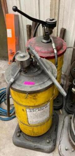 DESCRIPTION: (2) MANUAL OIL PUMPS QTY: 2