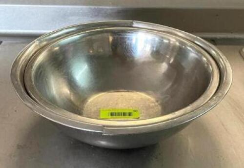DESCRIPTION: (3) STAINLESS STEEL MIXING BOWLS SIZE: SEE PHOTOS QTY: 3