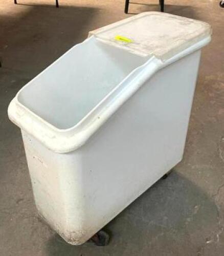 DESCRIPTION: ROLLABOUT INGREDIENTS BIN INFORMATION: MISSING LID QTY: 1