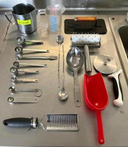 DESCRIPTION: ASSORTED SMALLWARES AS SHOWN INFORMATION: SEE PHOTOS FOR MORE DETAIL QTY: 1
