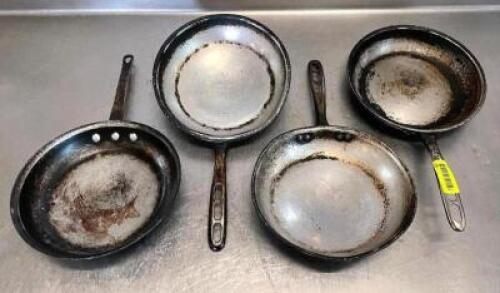 DESCRIPTION: (4) 10.5" FRYING PANS QTY: 4