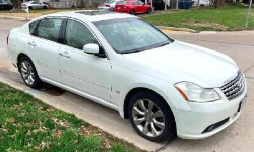 2007 Infiniti M35 Sedan (Needs New Battery, Transmission Issues) 
