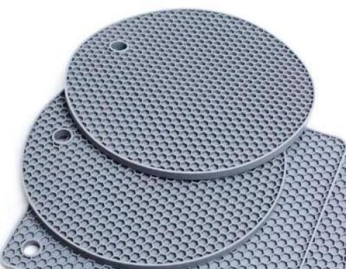 DESCRIPTION: (5) PACKS OF (4) SILICONE MAT BRAND/MODEL: SEFONE/X00271 INFORMATION: GRAY/NON-SLIP RETAIL$: 10.99 PER PK OF 4 SIZE: 7.2" X 7.2" X 0.3" Q