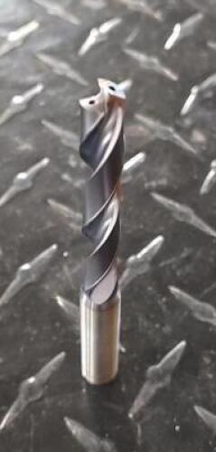 DESCRIPTION: (2) SOLID CARBIDE COOLANT THROUGH JOBBER DRILL BRAND/MODEL: KENNAMETAL 6350447 RETAIL$: 208.58 EA SIZE: 8.5mm QTY: 2