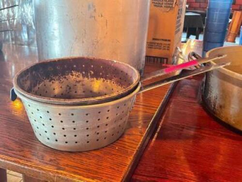 (2) - 7 QT. STEAMING BASKETS
