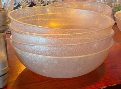 (4) - 16" SALAD MIXING BOWLS