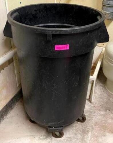 35 GALLON TRASH BIN WITH DOLLY
