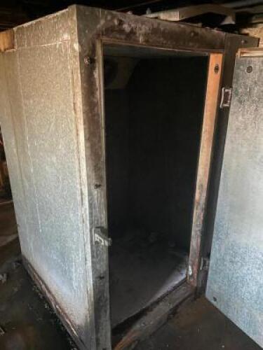 36" X 36" WALK IN BEER COOLER W/ COMPRESSOR