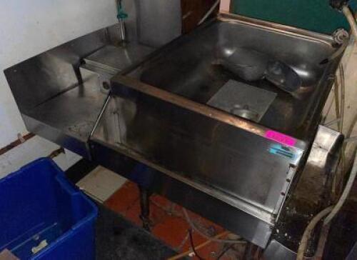 36" STAINLESS PASS THRU ICE KEEPER W/ LEFT SIDE DRY BOARD.