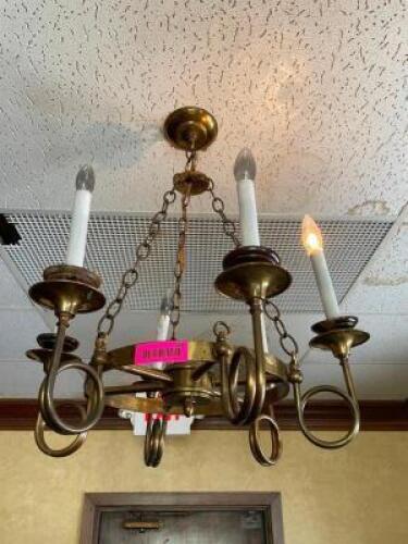 (2) BRASS COLORED LIGHT FIXTURES.