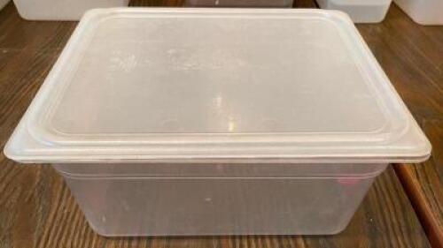 (6) HALF SIZE PLASTIC INSERTS W/ LIDS