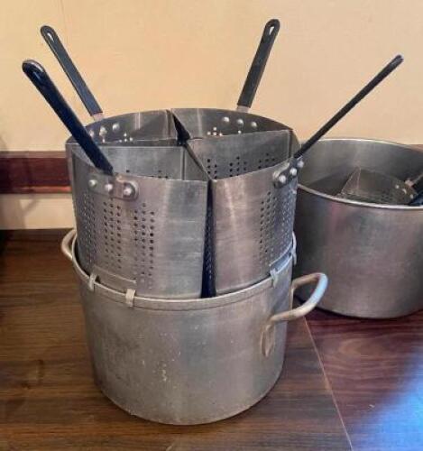 STOCK POT W/ (4) SECTION PASTA INSERTS